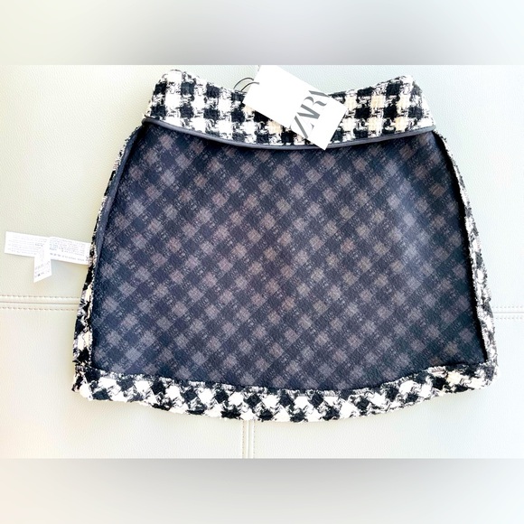 ZARA 
Black + White Plaid Check High-Waist 
Schoolgirl
Mini Skirt 
NWT - Picture 4 of 7